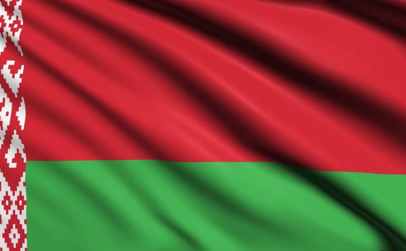 Hviderussisk flag der blafrer i vinden